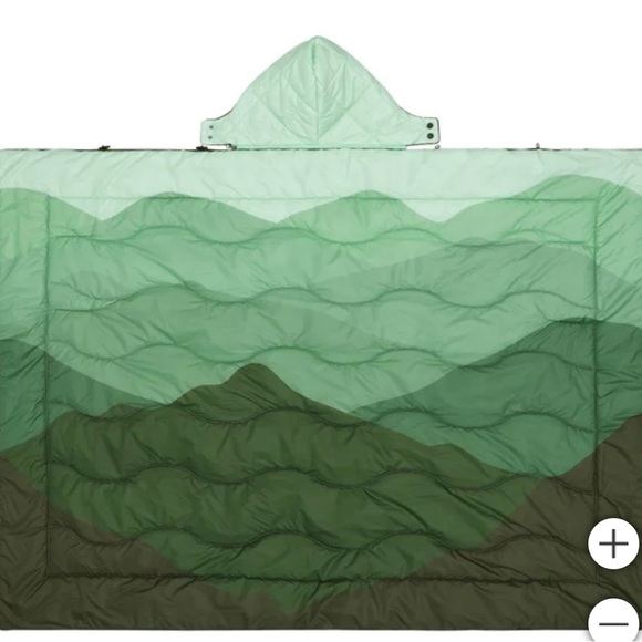 Below Zero Wearable Outdoor Blanket With Plush Interior